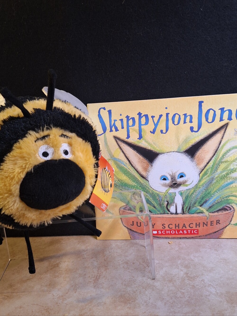 Skippyjon Jones Jusy Schachner Paperback Kohl's Cares Buzzito Bandit Plush 9"